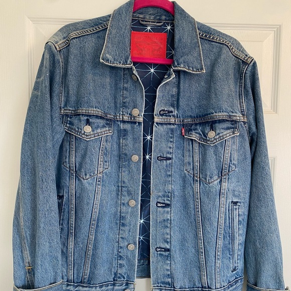 Levi’s Classic Jean Jacket - Picture 2 of 5
